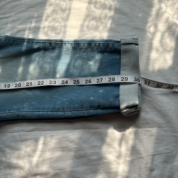 No Boundaries stretchy jean capris - Picture 9 of 10